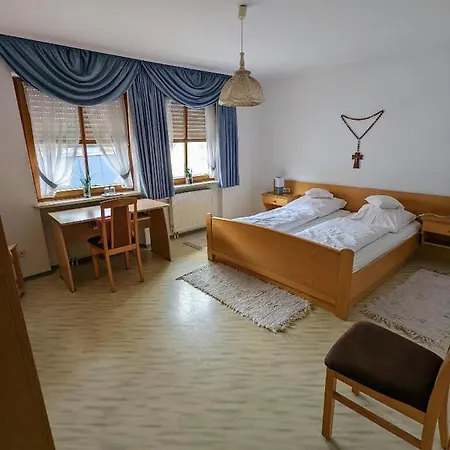 Guest house Cafe-baeckerei-pension Weigl 3*